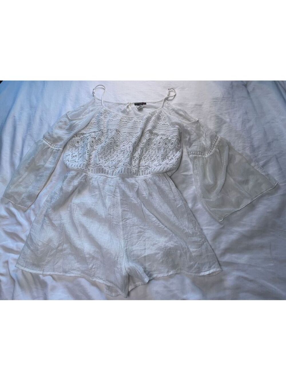 Vivid Importers White Lace Cold Shoulder Romper Size Large